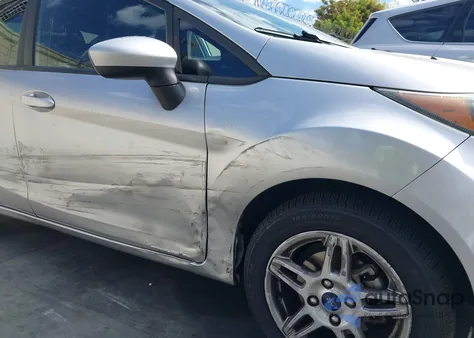 2019 Ford Fiesta Se z USA, uszkodzony, nr VIN 3FADP4BJXKM158331